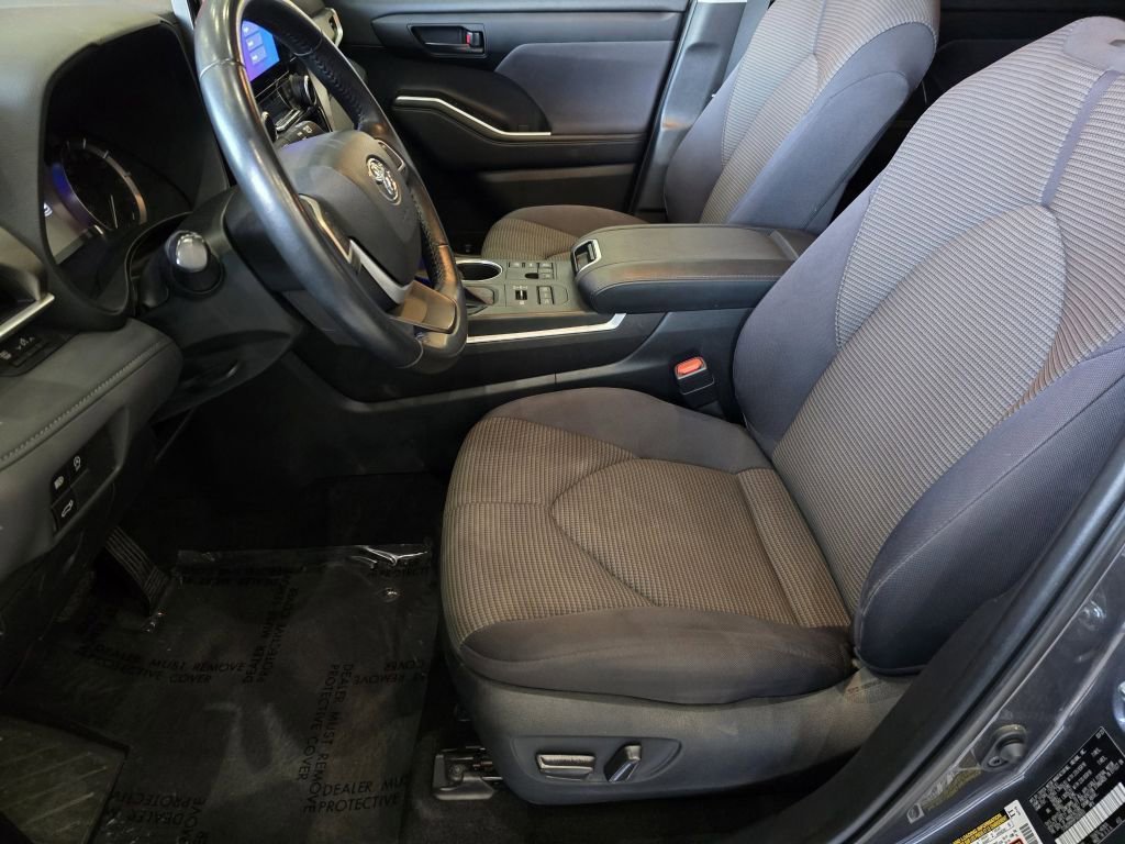 Used 2023 Toyota Highlander LE image 27