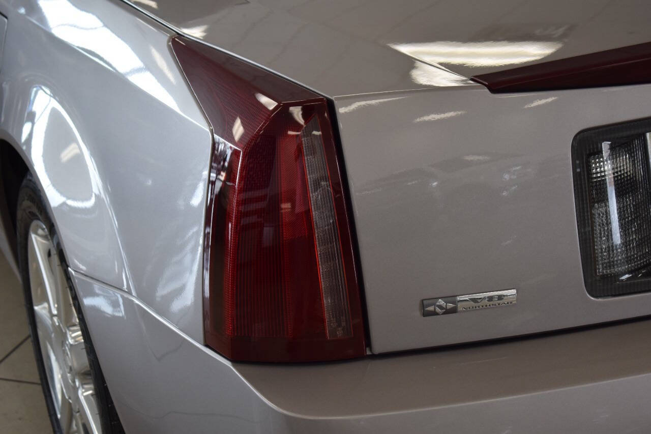 Used 2005 Cadillac XLR RWD image 38