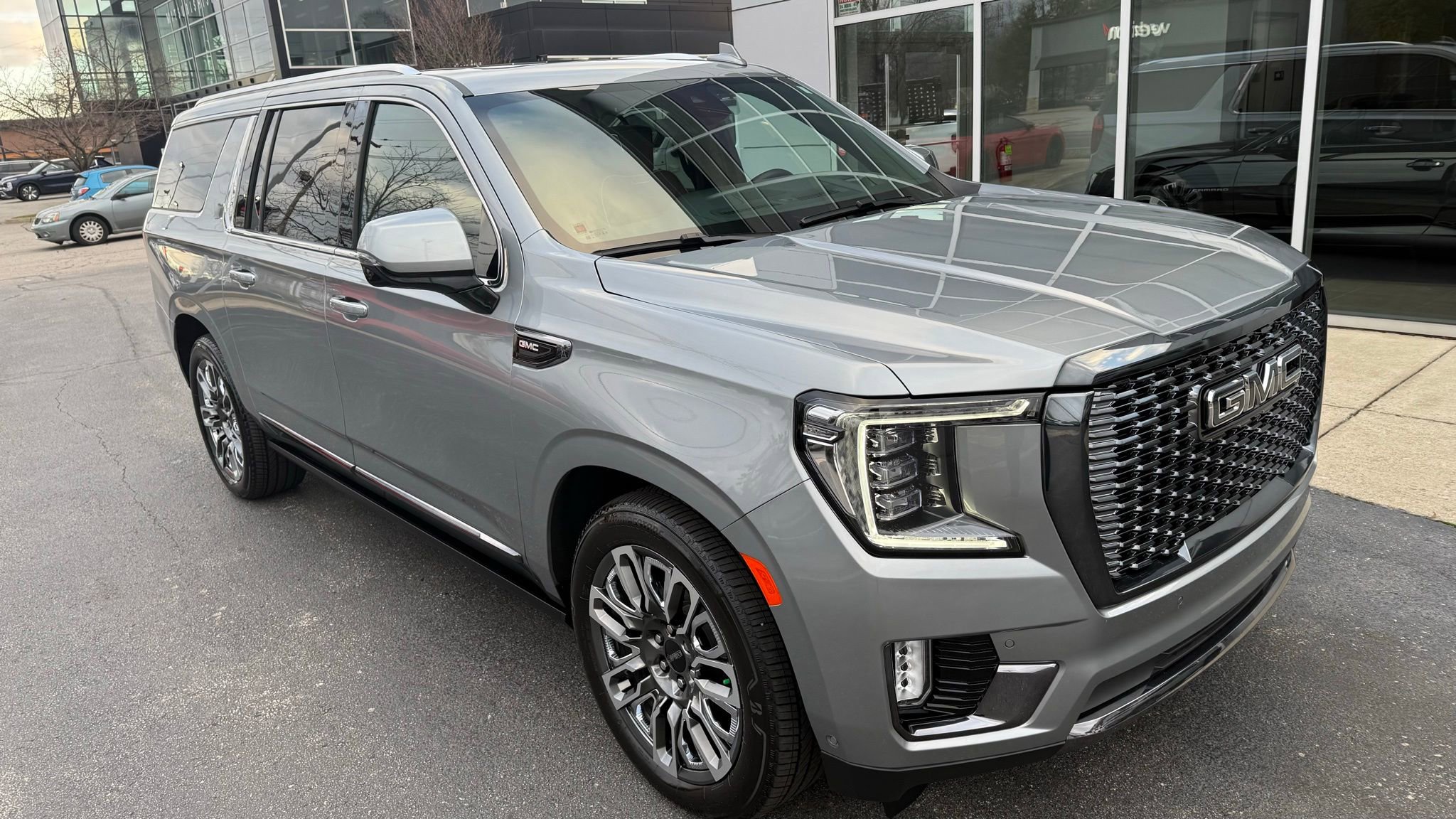 Used 2024 GMC Yukon XL Denali Ultimate image 12