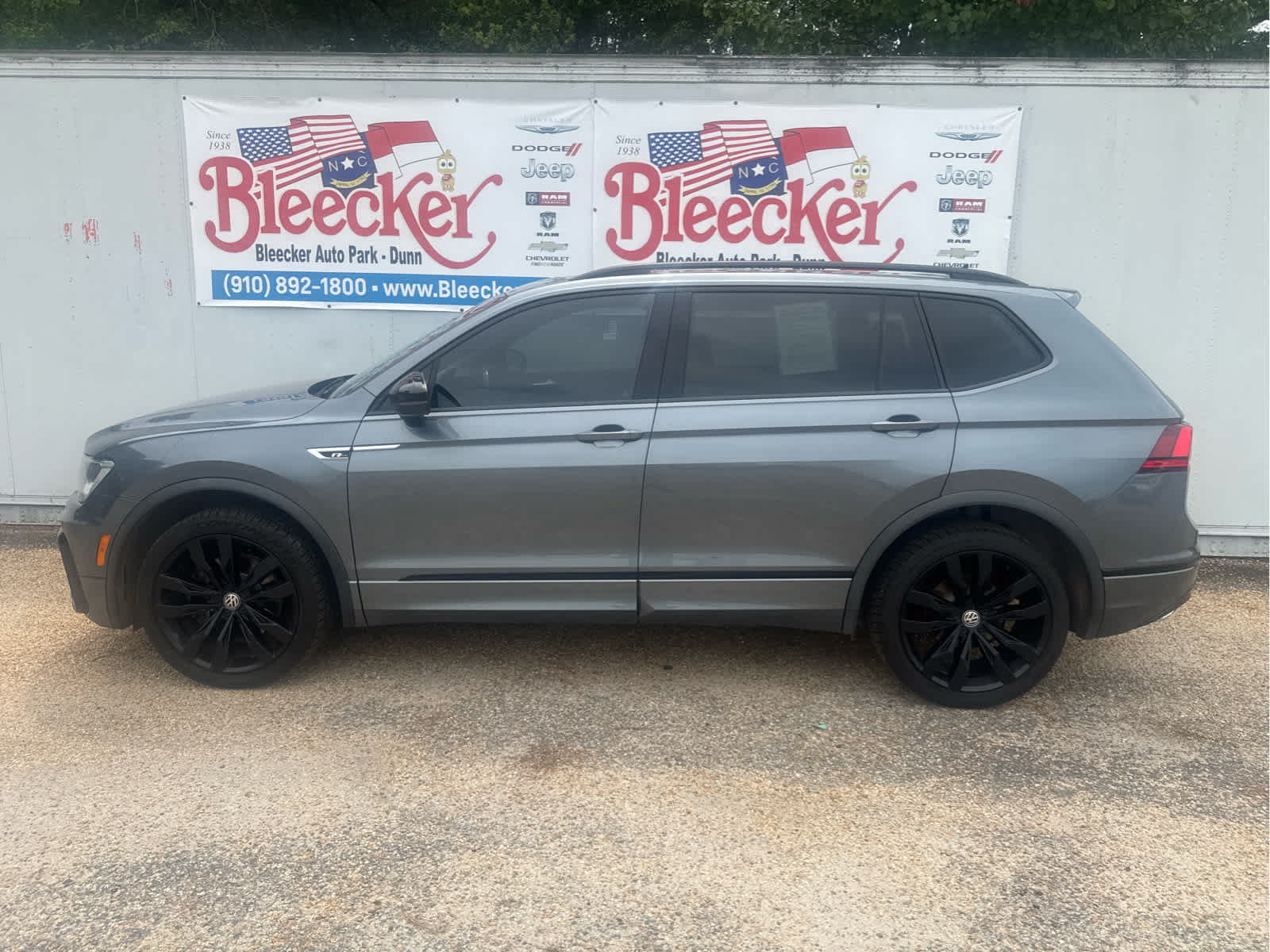 Used 2020 Volkswagen Tiguan SE R-Line FWD image 7