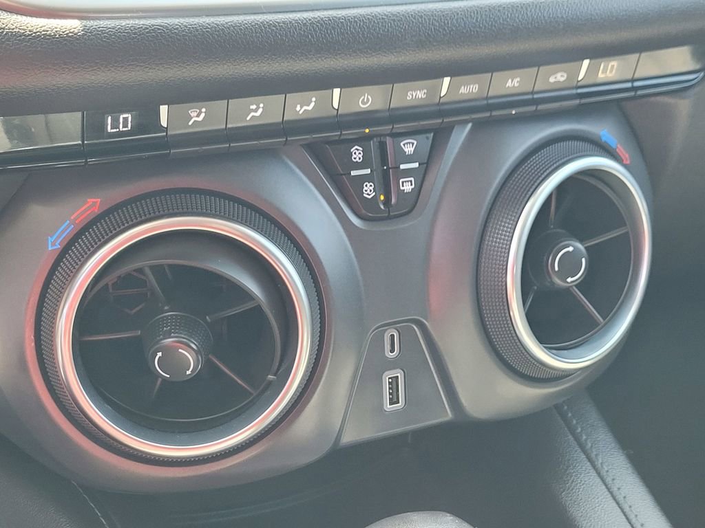 Used 2020 Chevrolet Blazer LT FWD image 23