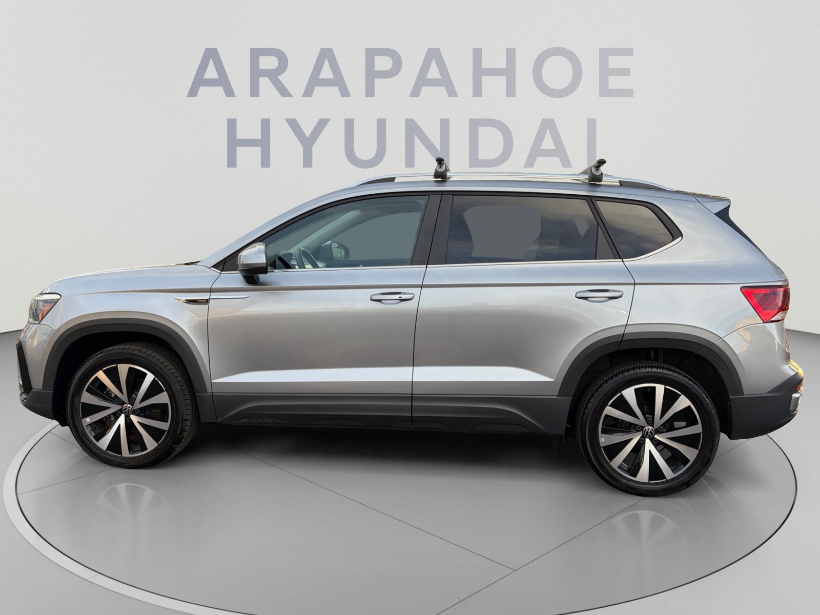 Used 2022 Volkswagen Taos SE FWD image 2