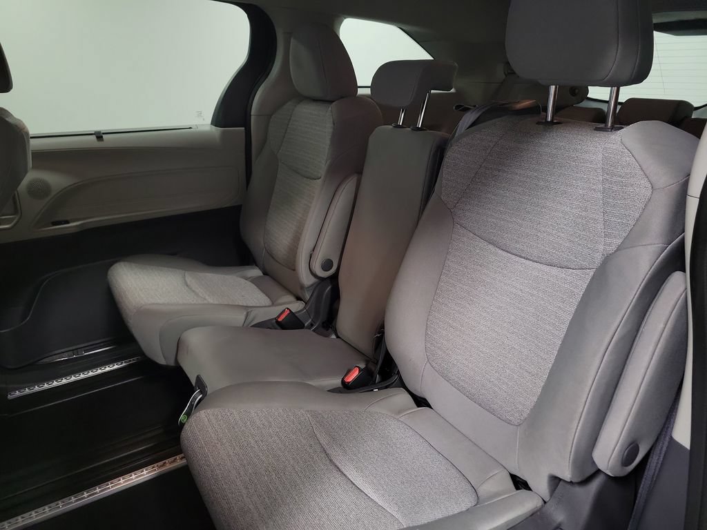Used 2021 Toyota Sienna LE AWD/4WD image 28