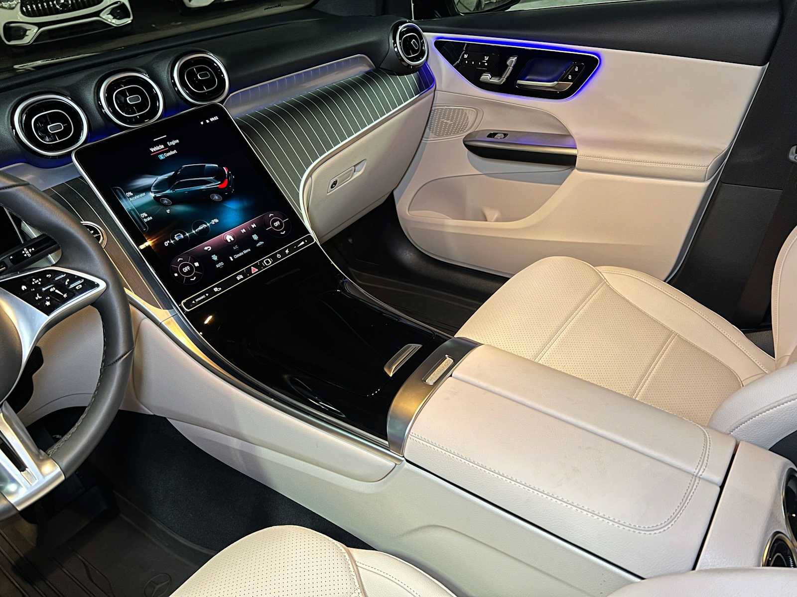 Used 2026 Mercedes-Benz GLC 300 4MATIC image 42