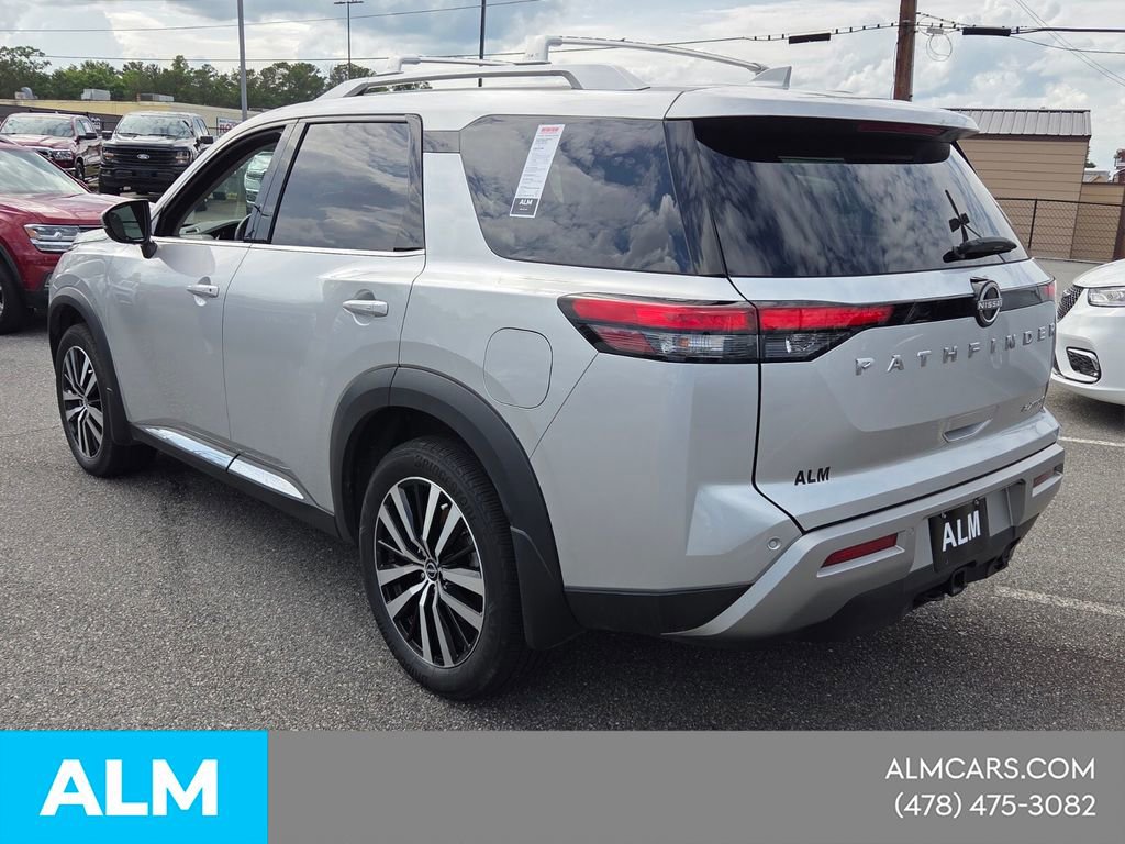 Used 2025 Nissan Pathfinder Platinum FWD image 11