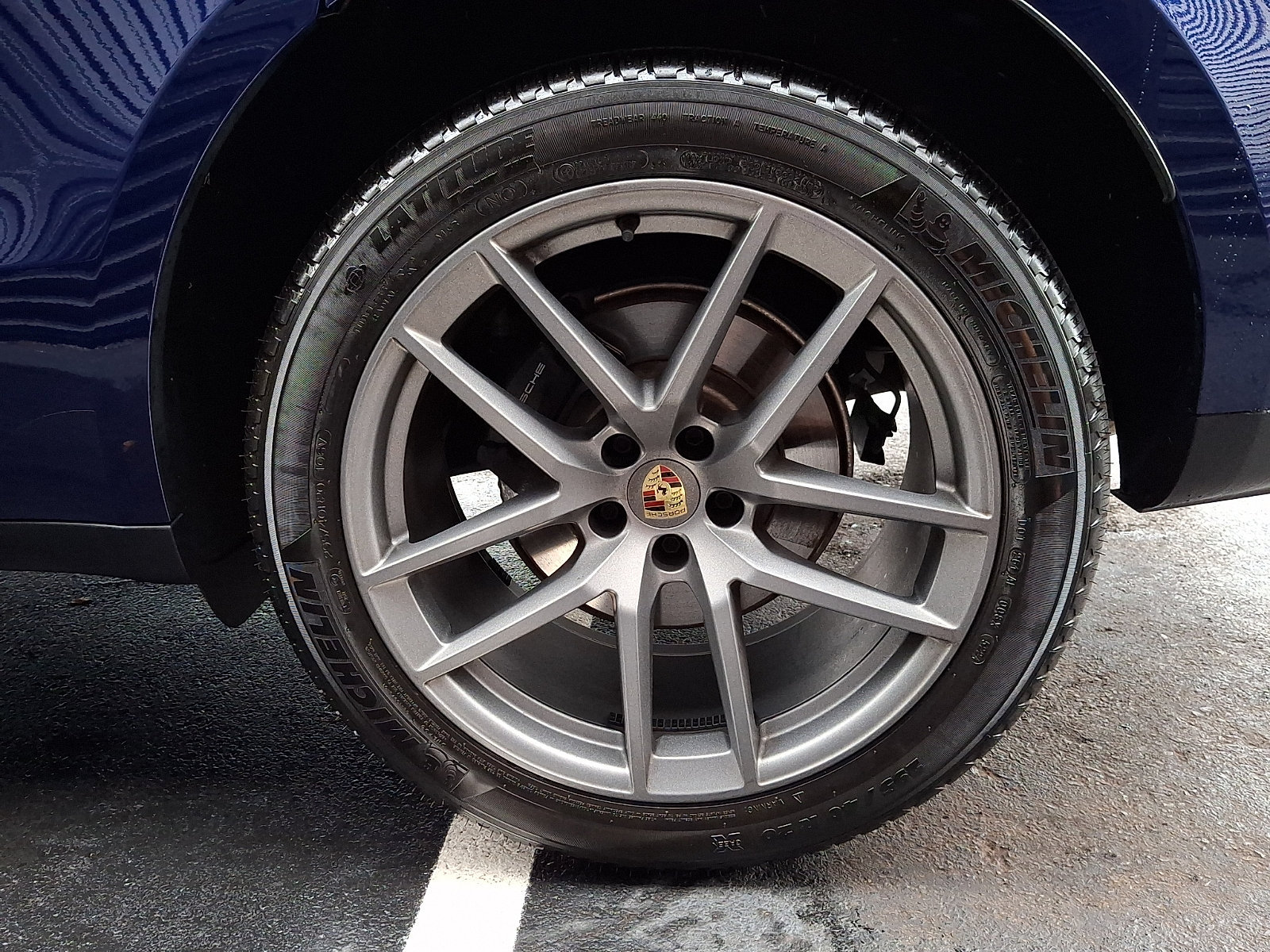 Certified 2025 Porsche Macan AWD/4WD image 14