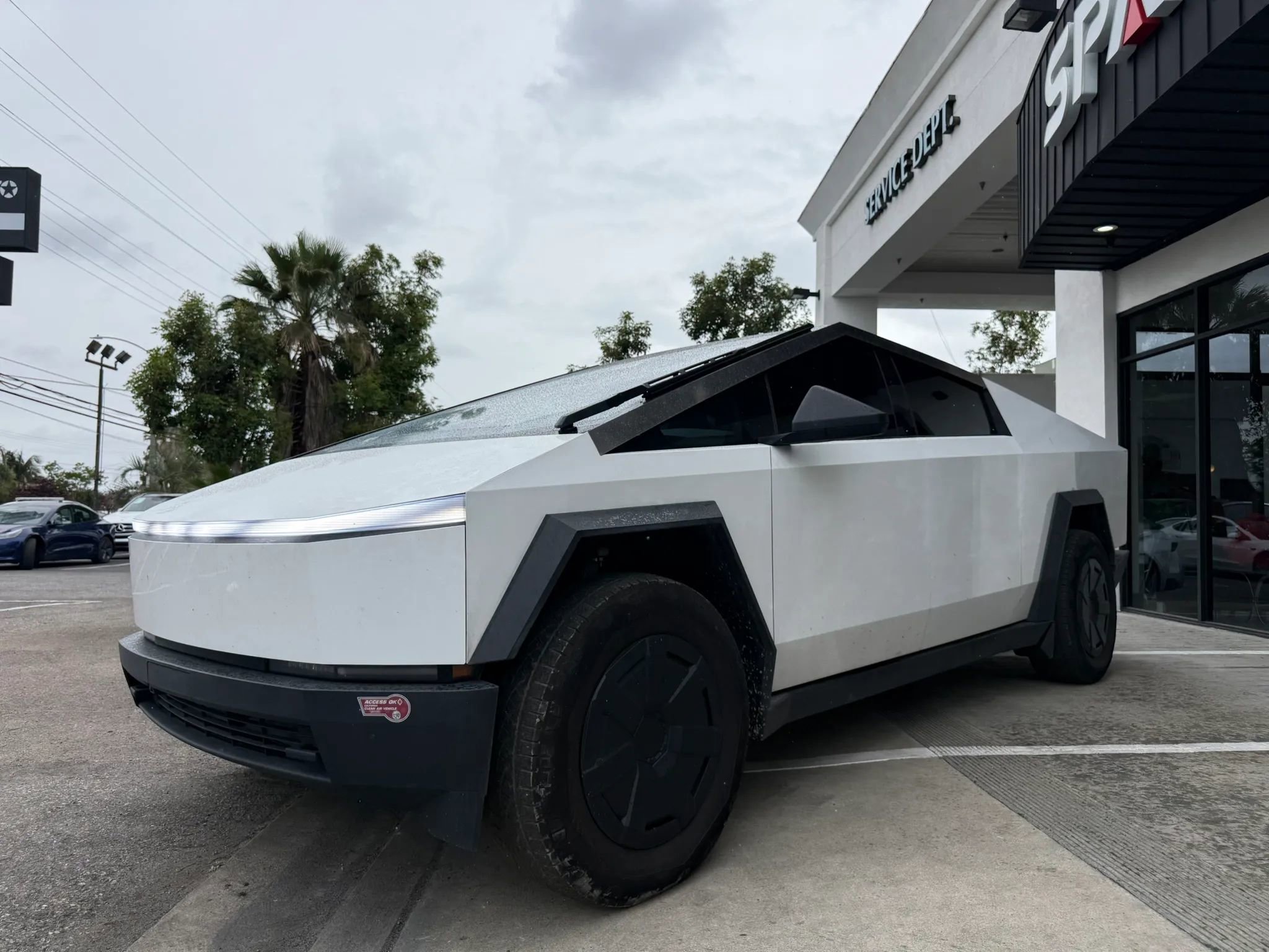 Used 2024 Tesla Cybertruck AWD Crew Cab image 3