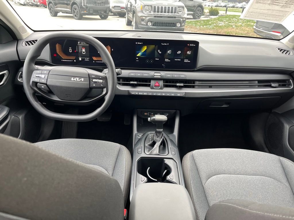 Used 2025 Kia K4 LXS image 16