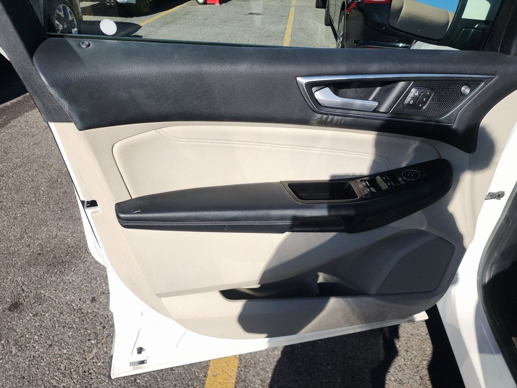 Used 2019 Ford Edge Titanium w/ Cold Weather Package image 10