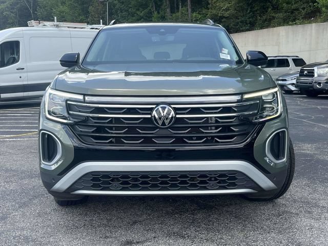 Used 2024 Volkswagen Atlas Peak Edition SE AWD/4WD image 9