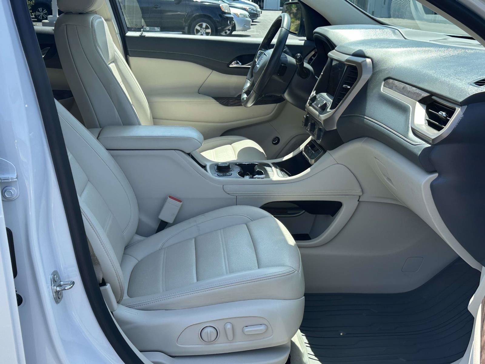 Used 2021 GMC Acadia Denali w/ Denali Technology Package FWD image 6