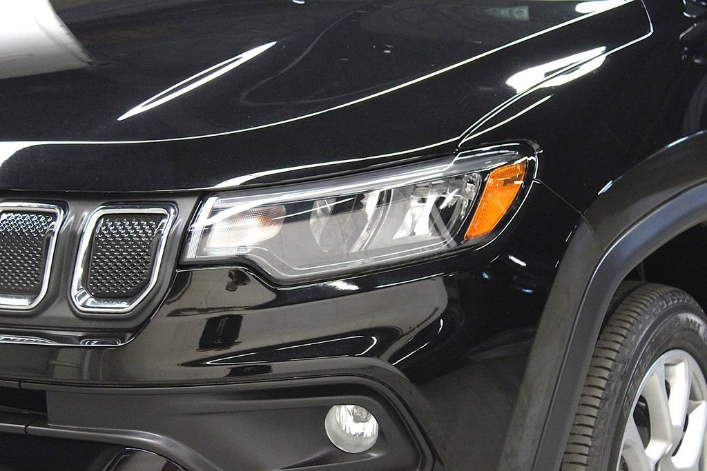 Certified 2022 Jeep Compass Latitude w/ Sun and Sound Group AWD/4WD image 39