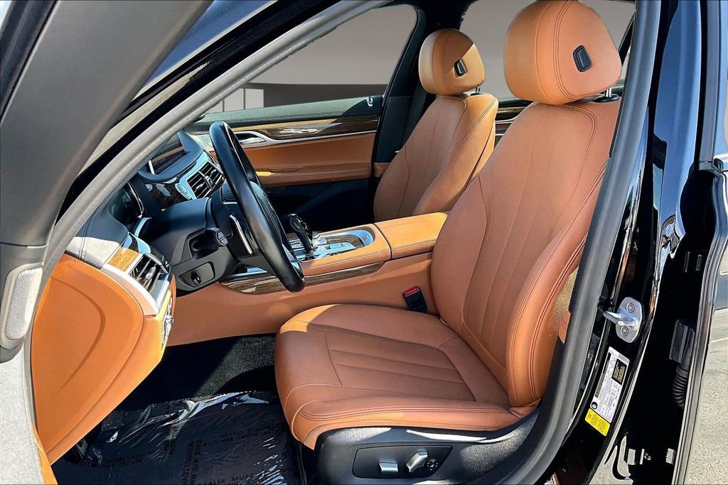 Used 2019 BMW 740i w/ M Sport Package image 19