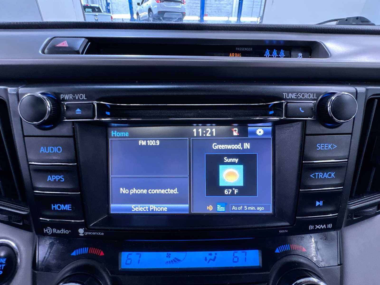 Used 2018 Toyota RAV4 XLE AWD/4WD image 24
