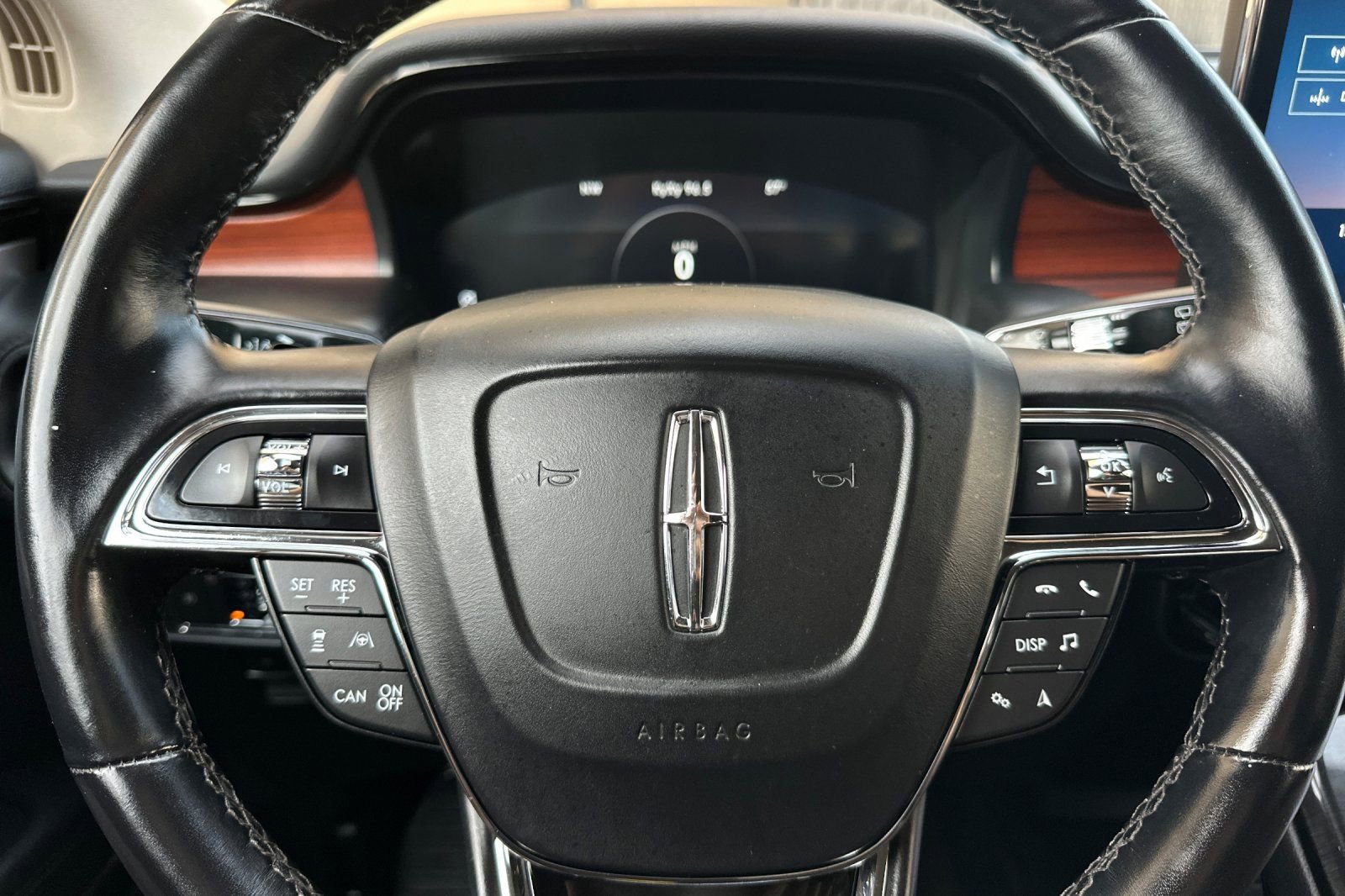 Used 2022 Lincoln Nautilus Reserve w/ Equipment Group 202A image 23