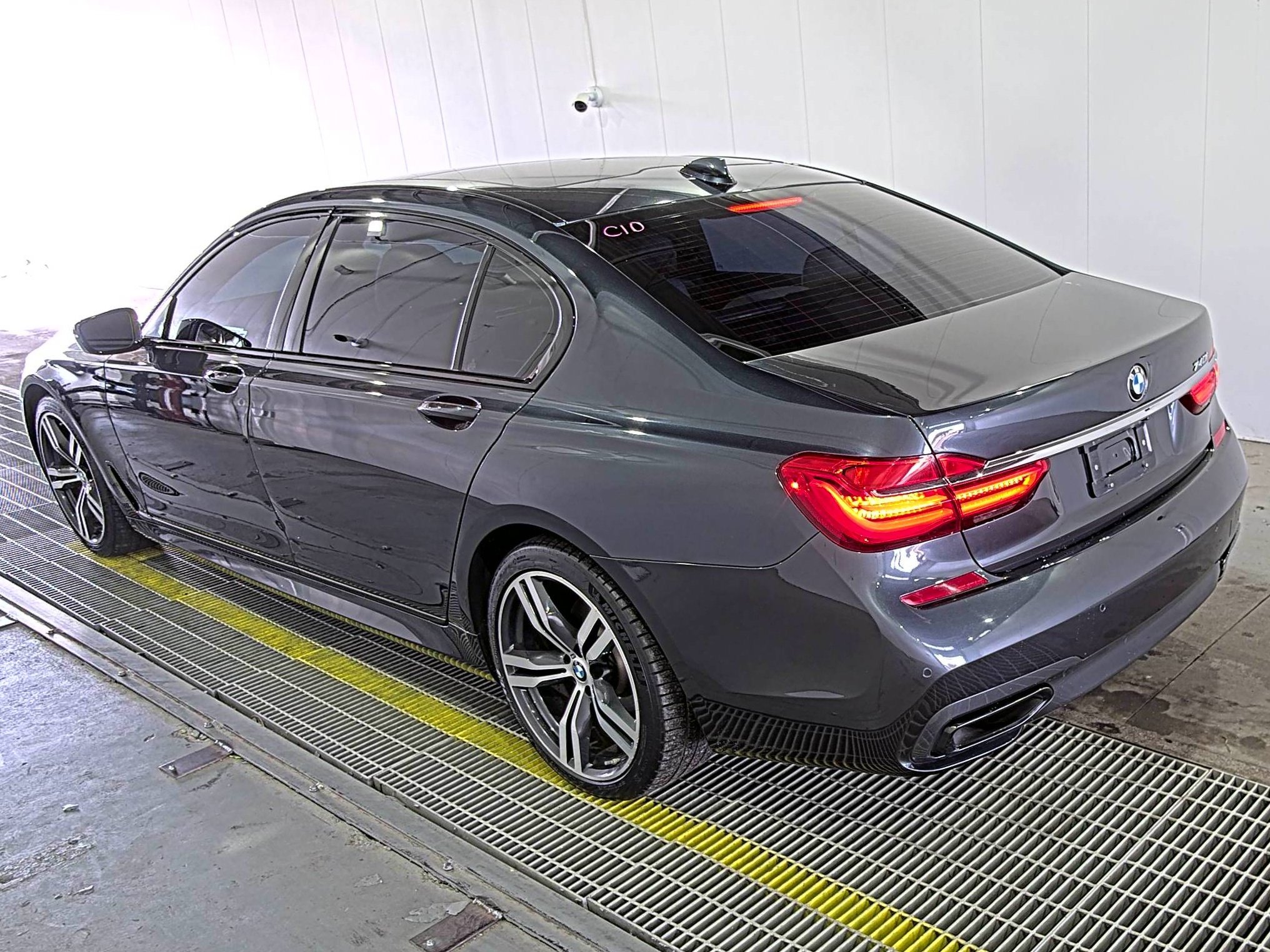 Used 2016 BMW 740i image 8