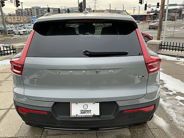 Used 2025 Volvo XC40 B5 Plus image 9