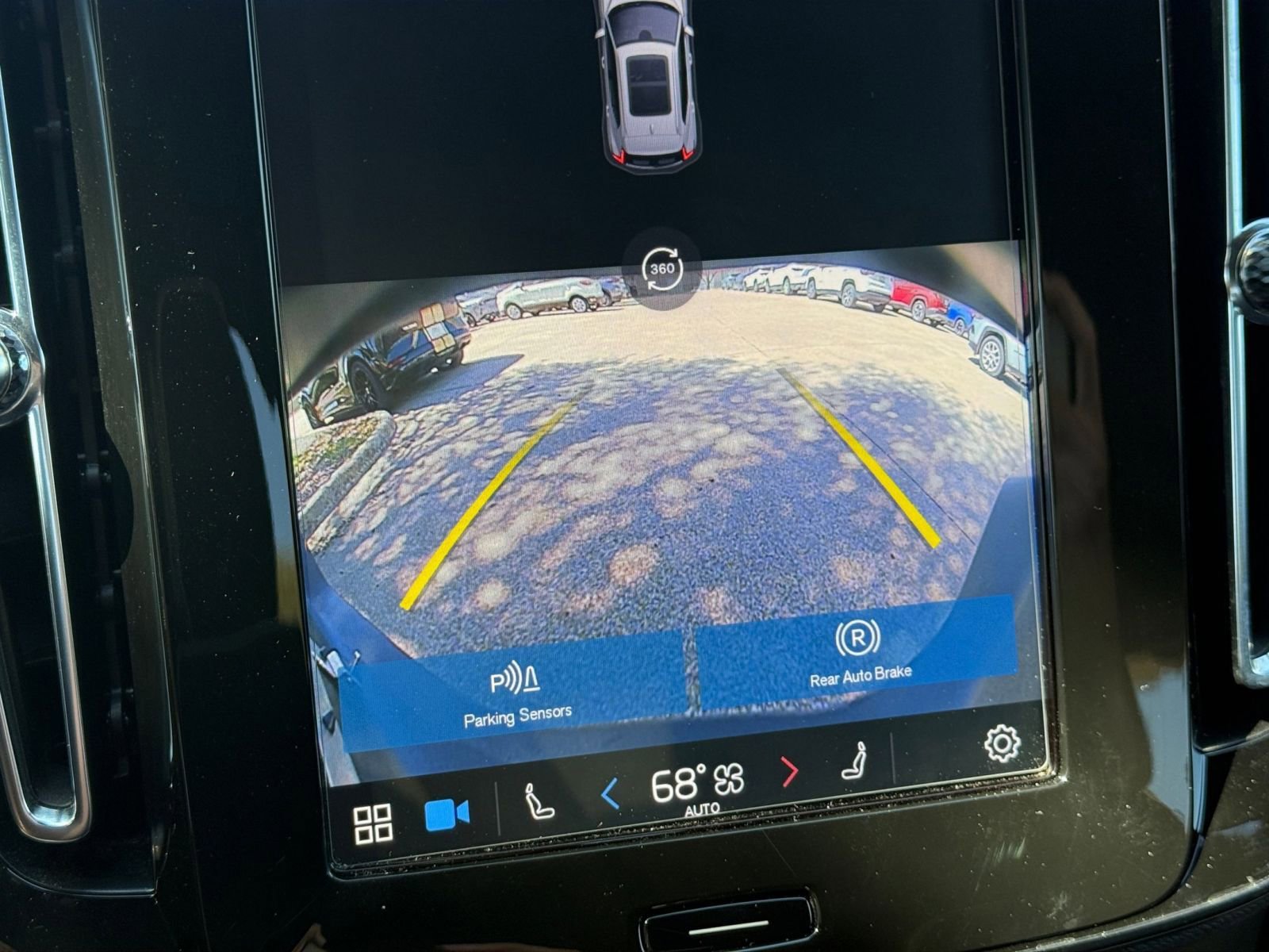 Used 2023 Volvo XC40 Recharge Plus image 31