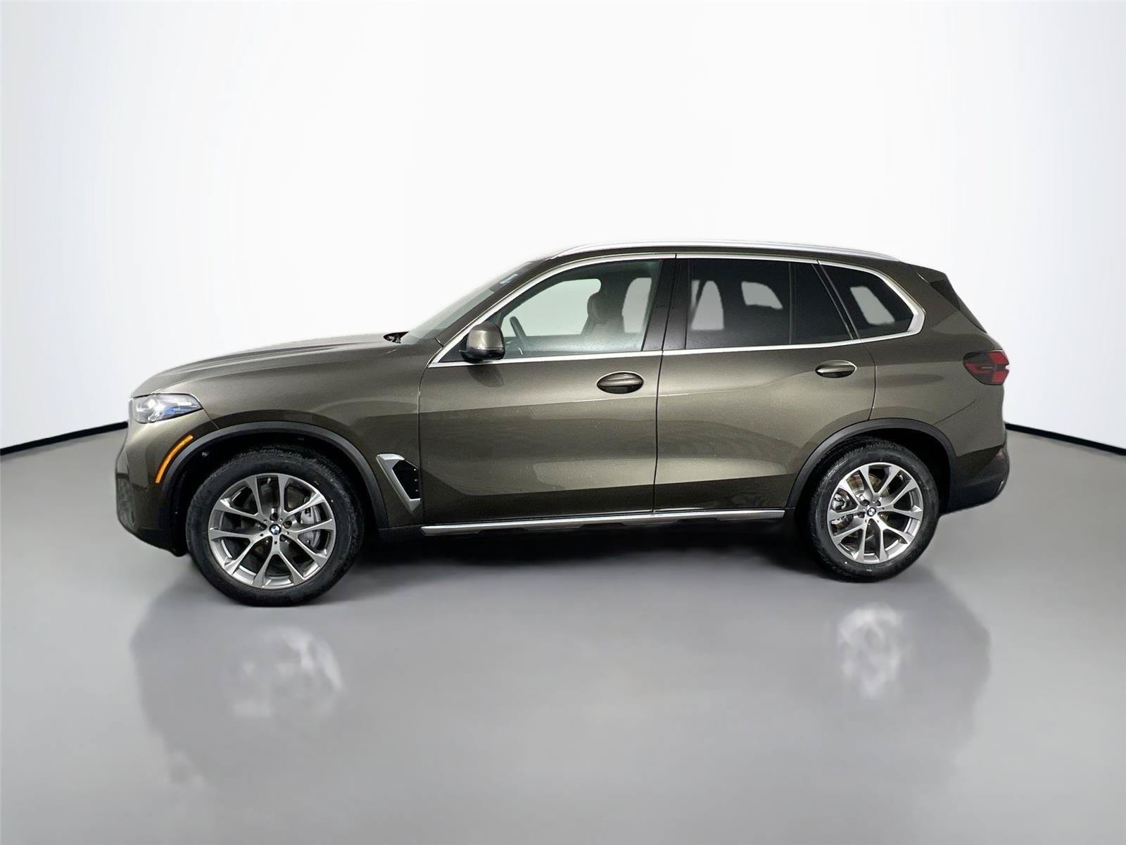 Used 2026 BMW X5 xDrive40i AWD/4WD image 3