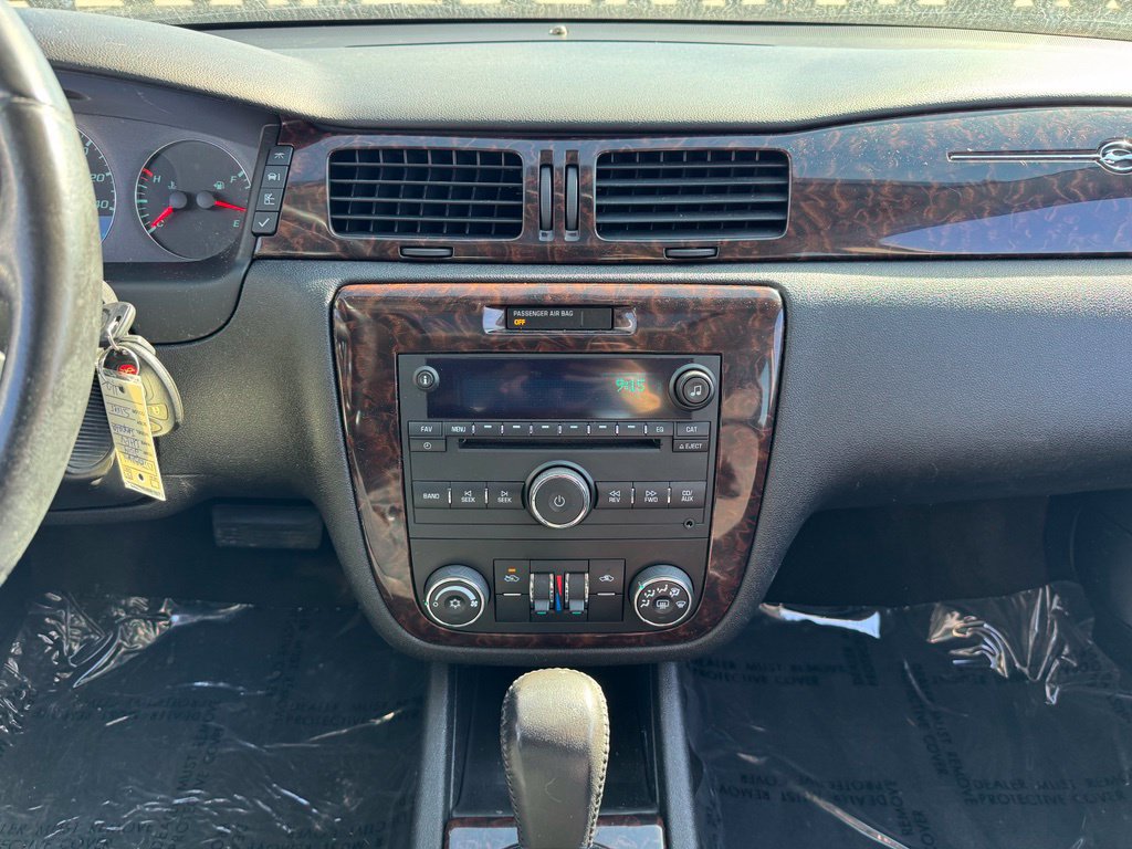 Used 2014 Chevrolet Impala LT w/ LT Sunroof Package FWD image 2