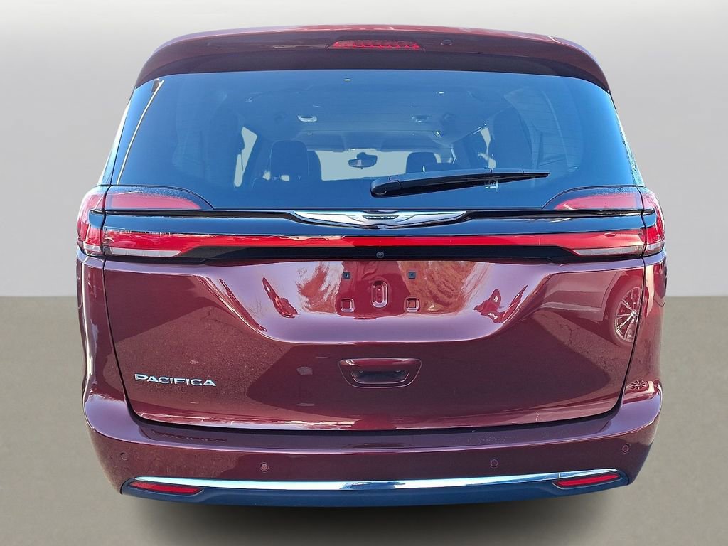Used 2023 Chrysler Pacifica Touring-L FWD image 5