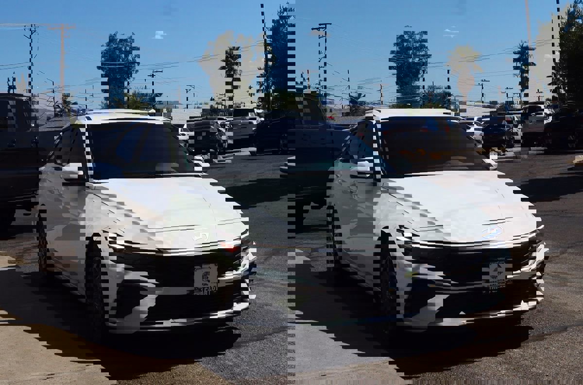 Used 2024 Hyundai Elantra SEL image 14