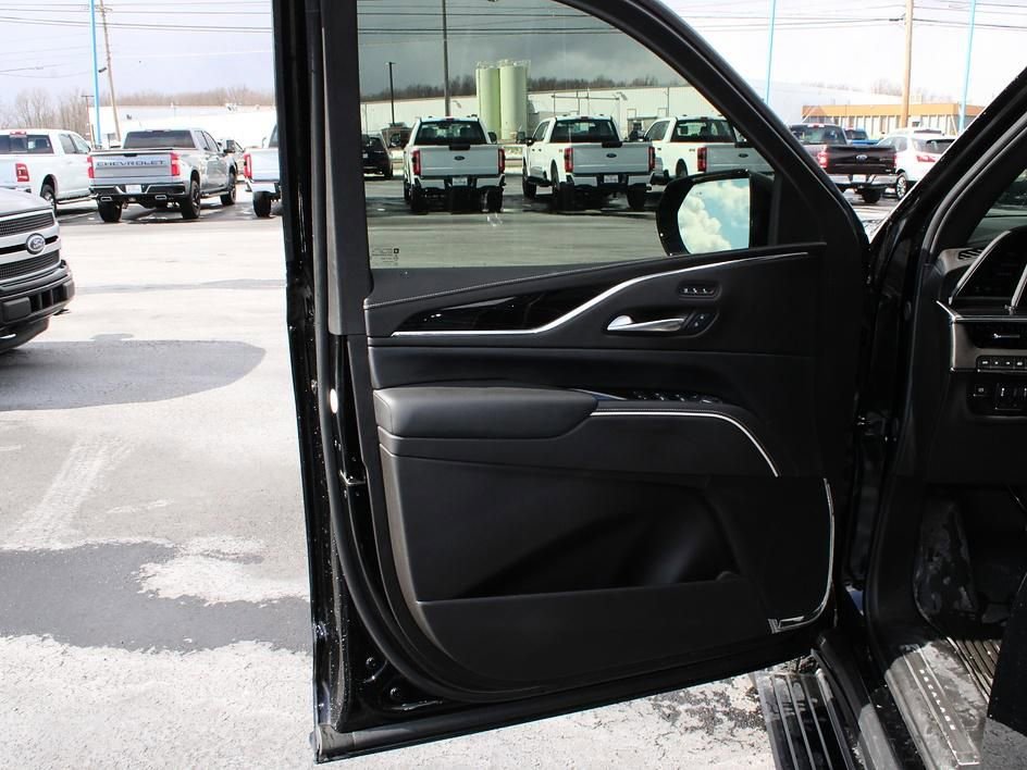 Used 2024 Cadillac Escalade Sport w/ LPO, ONYX Package image 19