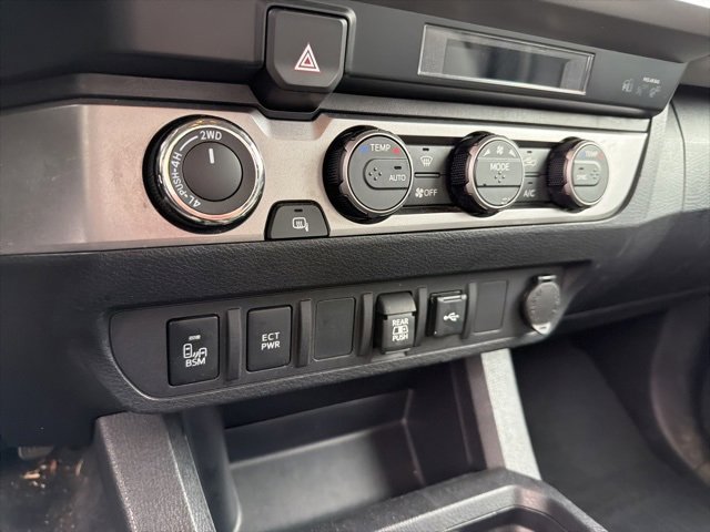 Used 2022 Toyota Tacoma SR5 w/ Technology Package image 18