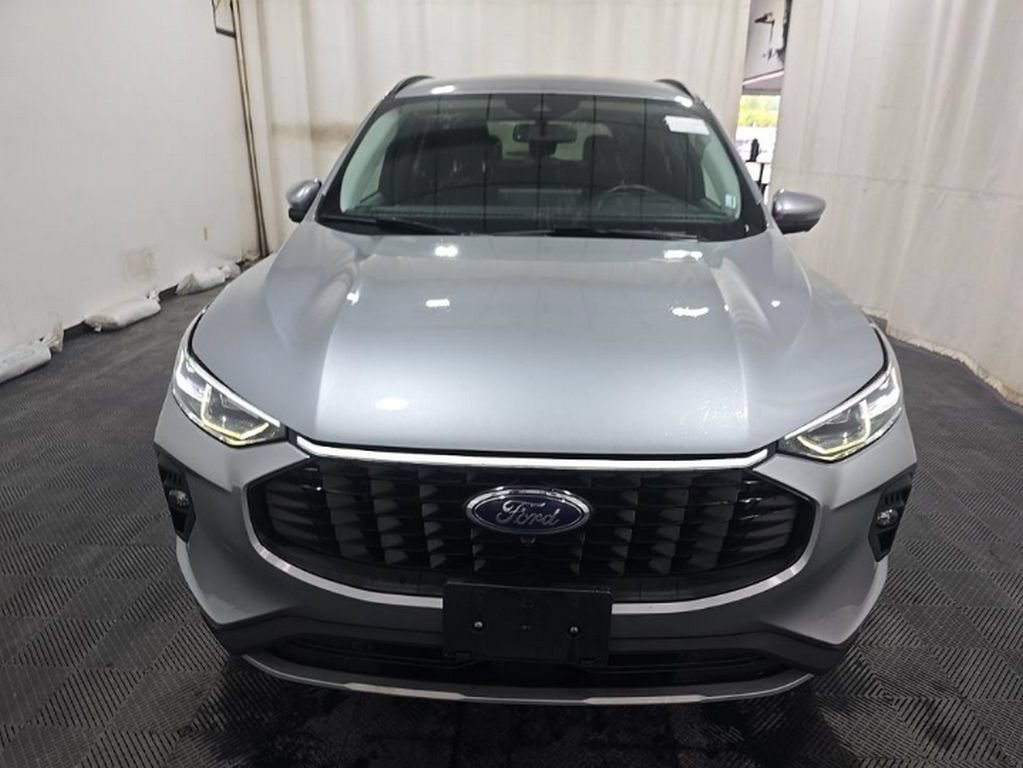 Used 2024 Ford Escape Platinum AWD/4WD image 3