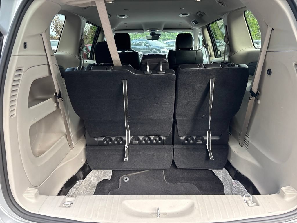 Used 2024 Chrysler Pacifica Touring-L FWD image 13