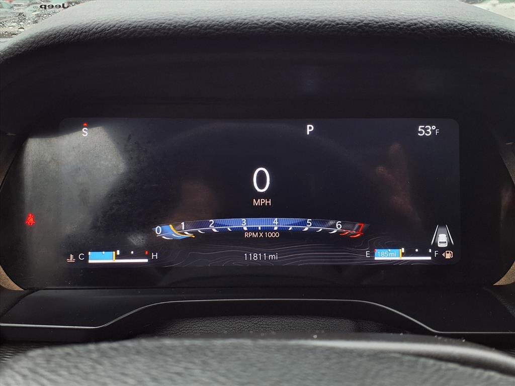 Used 2024 Jeep Grand Cherokee Laredo image 2