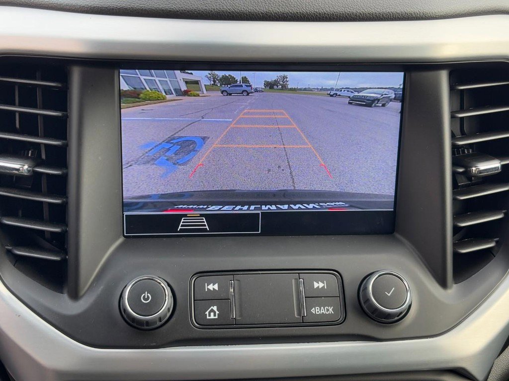 Used 2023 GMC Acadia SLE w/ Driver Convenience Package FWD image 25