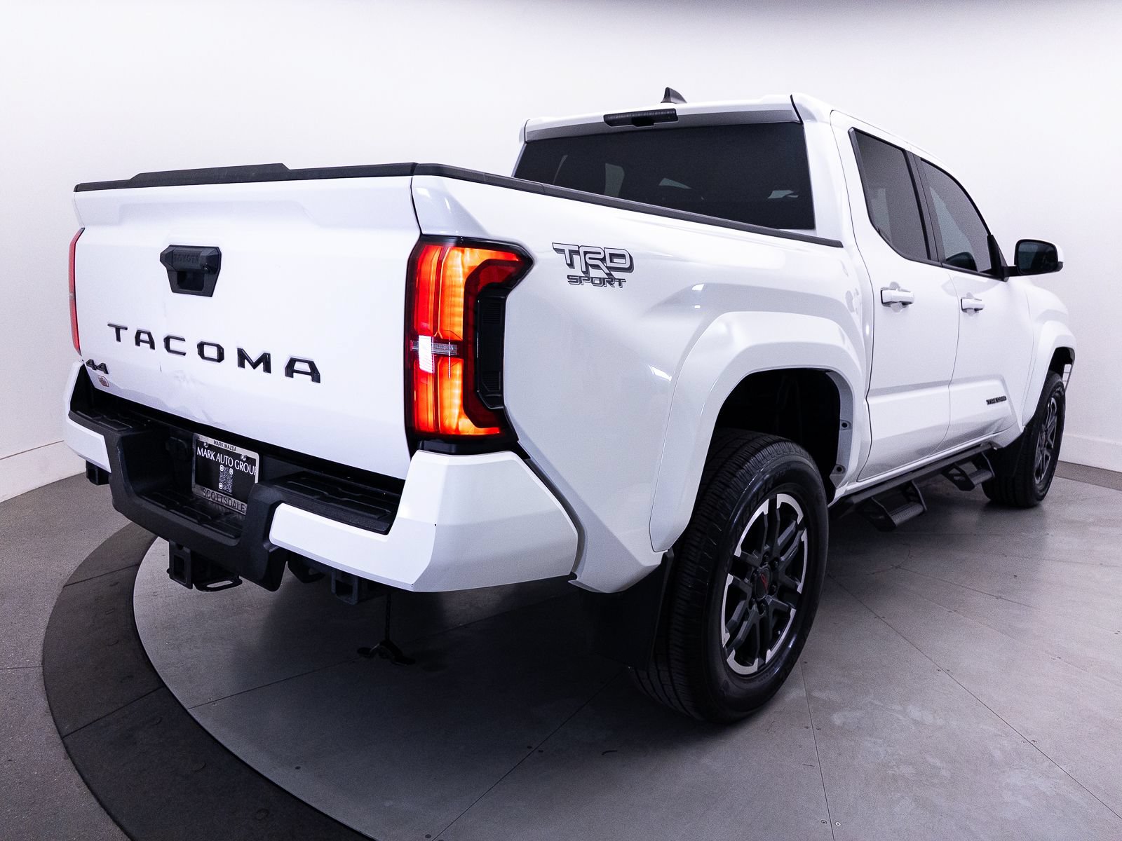 Used 2024 Toyota Tacoma TRD Sport AWD/4WD image 17