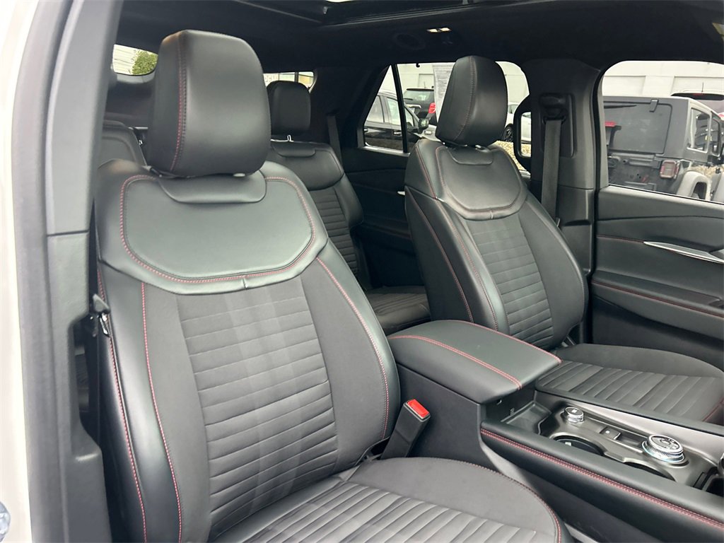 Used 2025 Ford Explorer ST-Line w/ Premium Package image 37