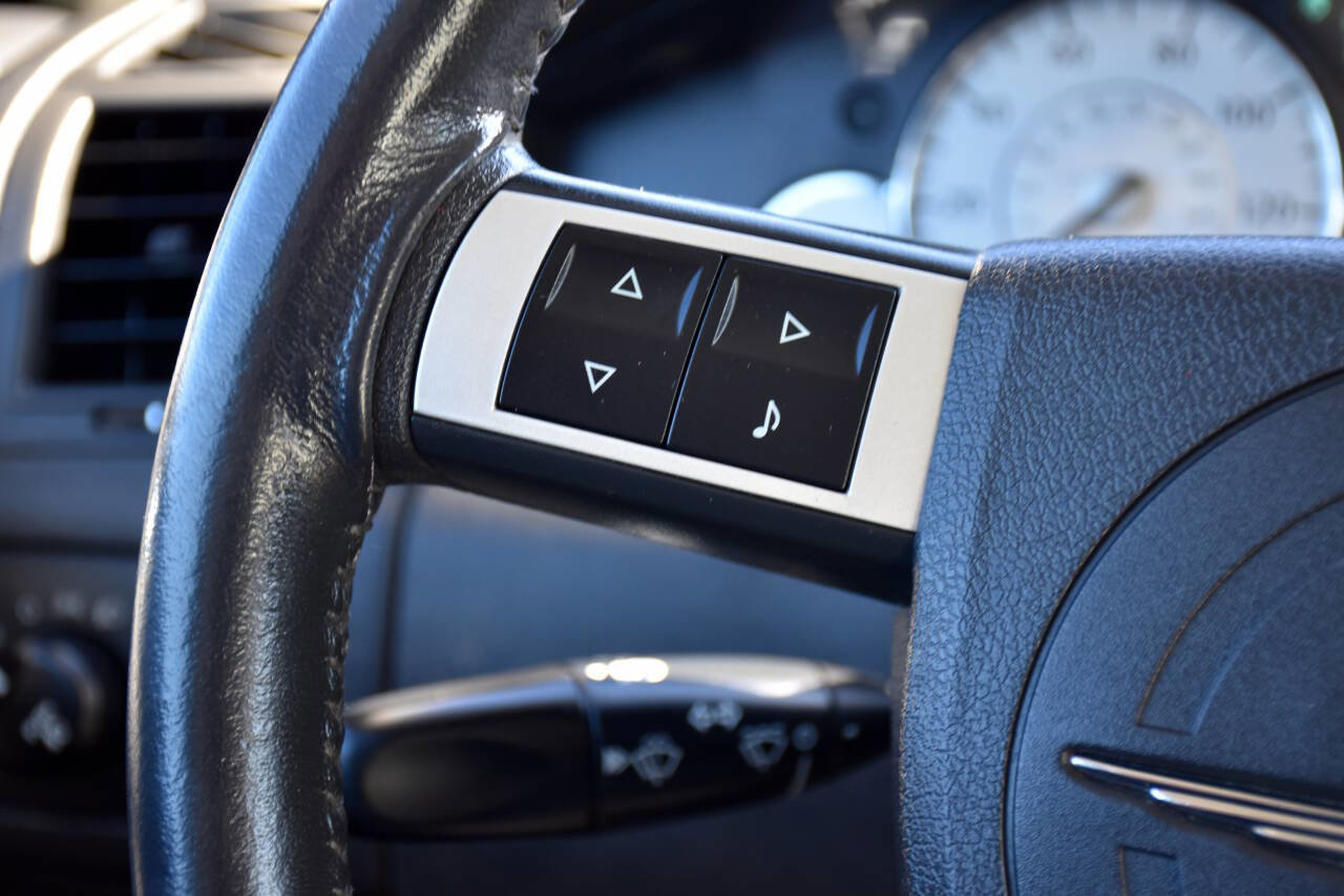 Used 2008 Chrysler 300 Limited image 24