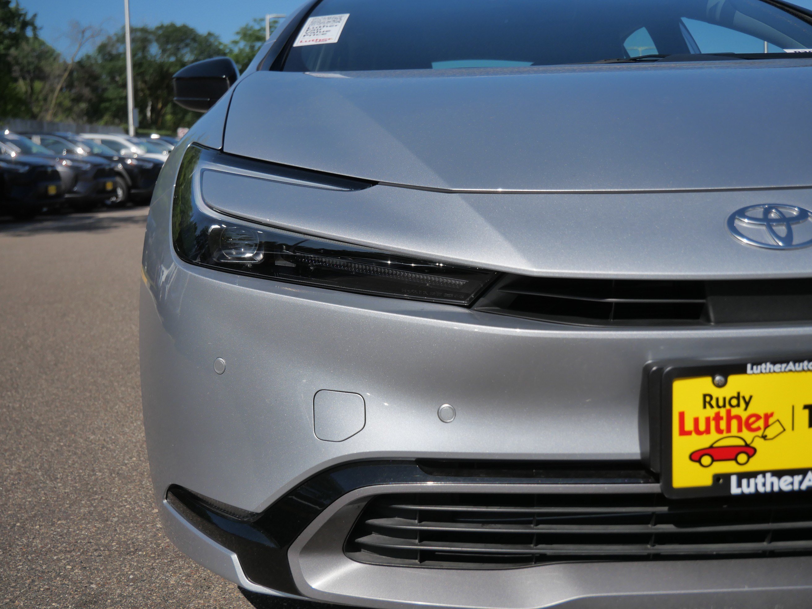 Certified 2025 Toyota Prius XLE FWD image 17