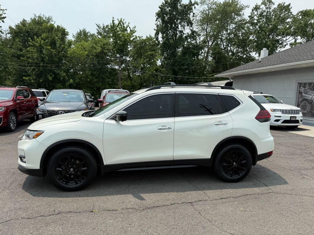Used 2018 Nissan Rogue SV w/ Premium Package AWD/4WD image 4