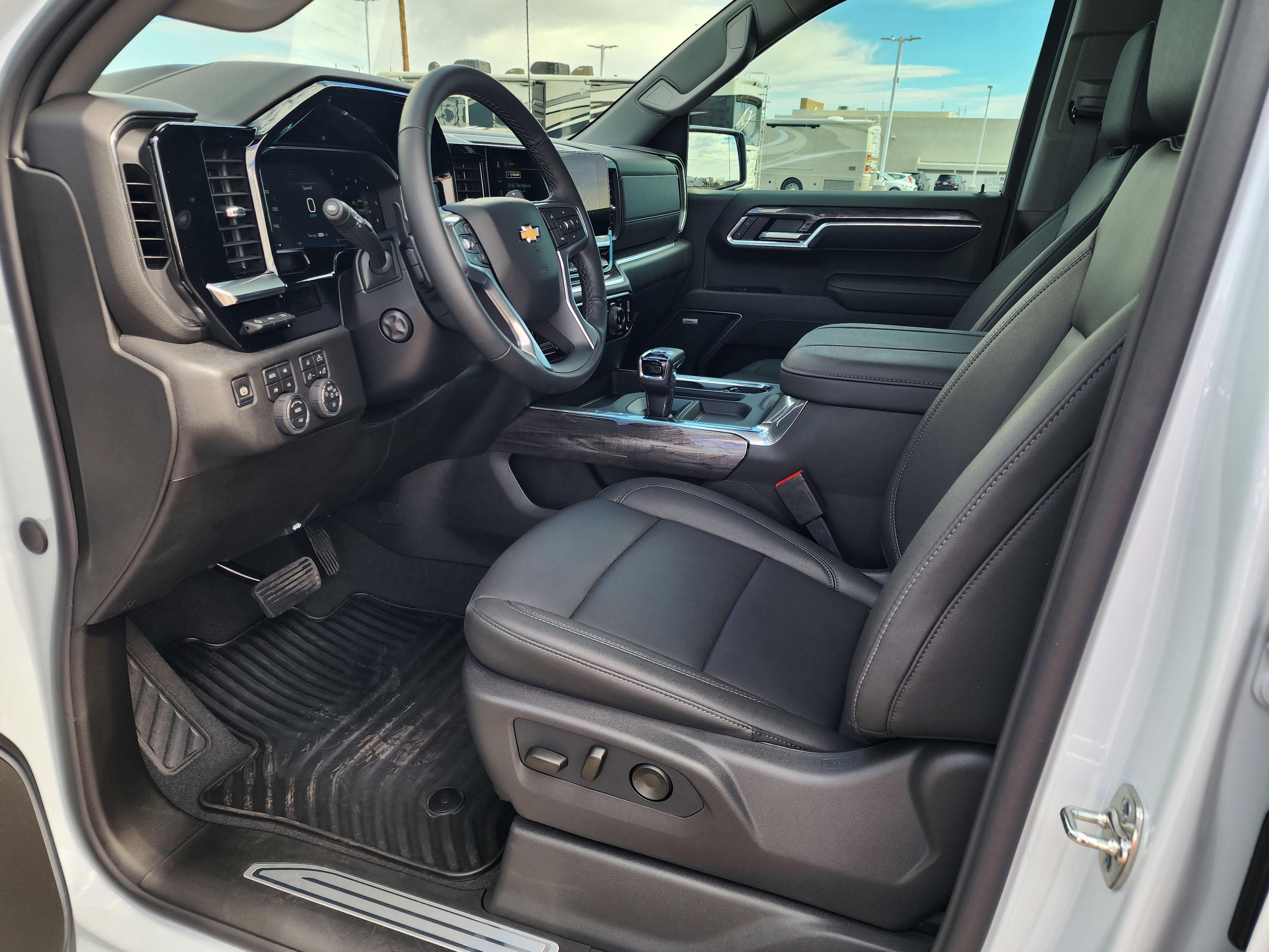 Used 2026 Chevrolet Silverado 1500 LTZ w/ LTZ Premium Package image 18