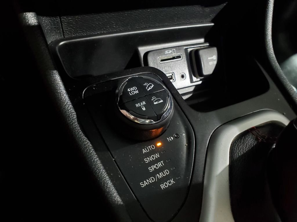 Used 2015 Jeep Cherokee Trailhawk w/ Comfort/Convenience Group image 37