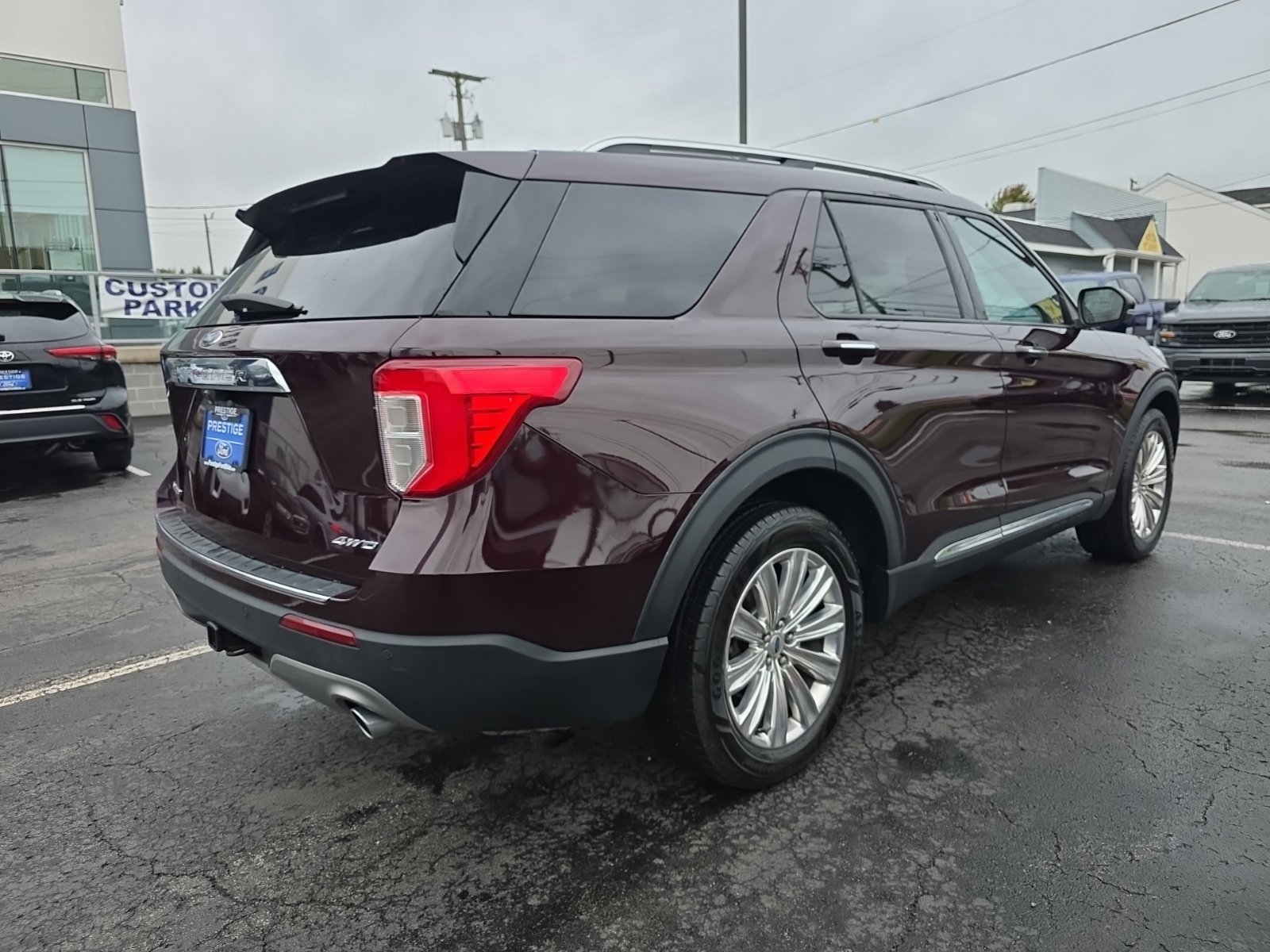 Used 2022 Ford Explorer Limited w/ Limited Technology Package AWD/4WD image 4