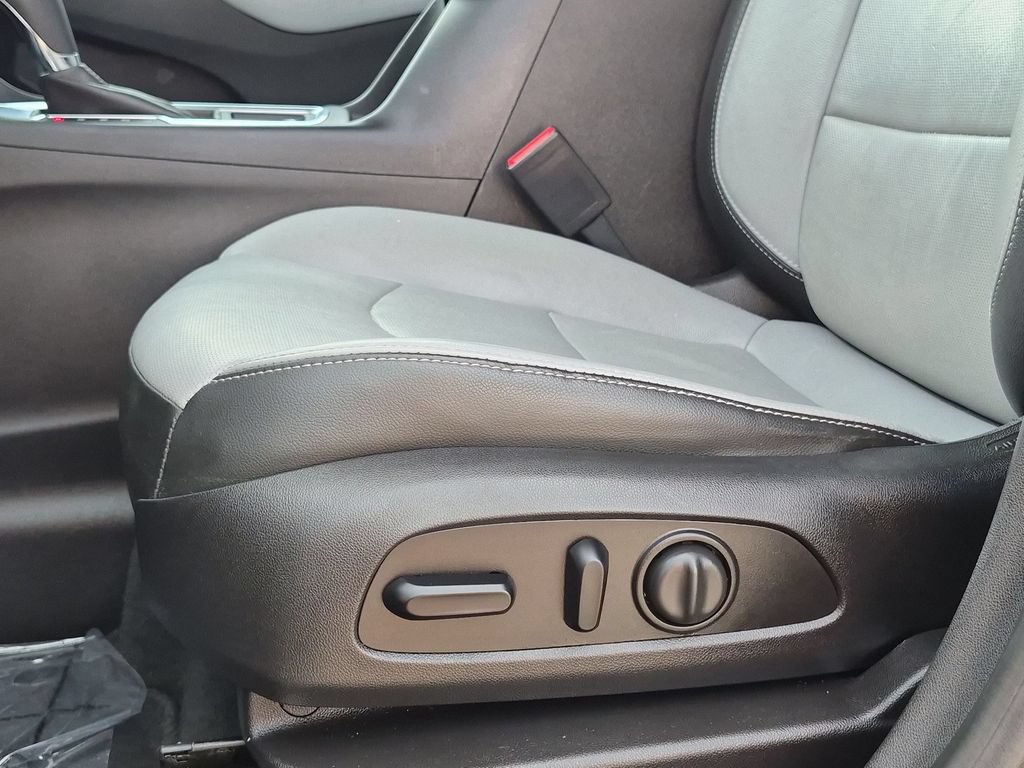Used 2018 Chevrolet Equinox Premier FWD image 12