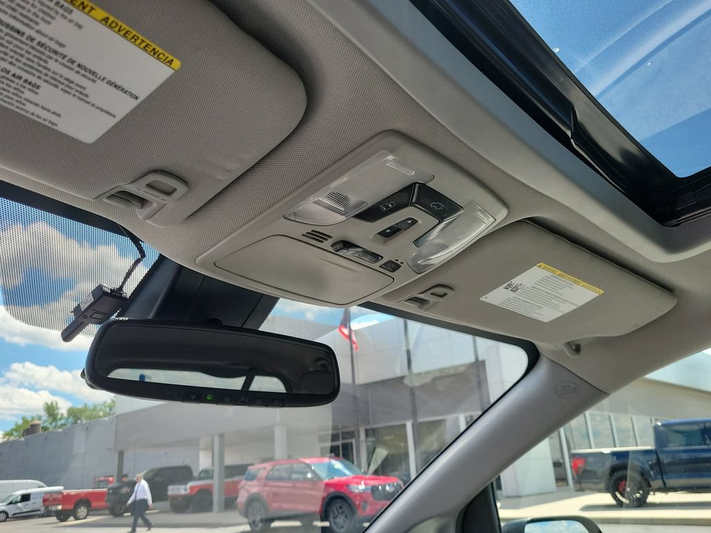 Used 2019 Toyota Sienna XLE w/ XLE Navigation Package FWD image 30