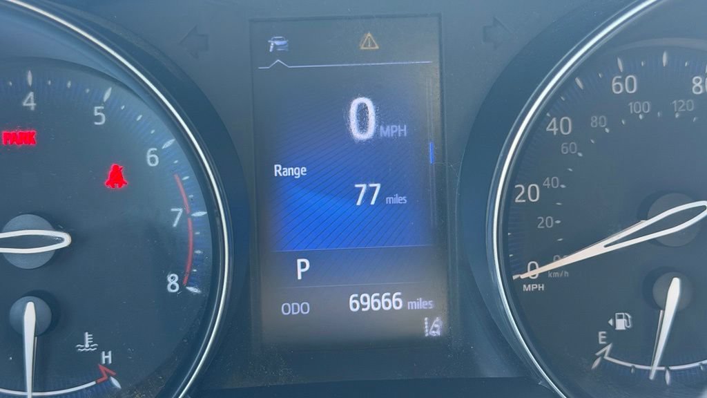 Used 2018 Toyota C-HR XLE FWD image 17