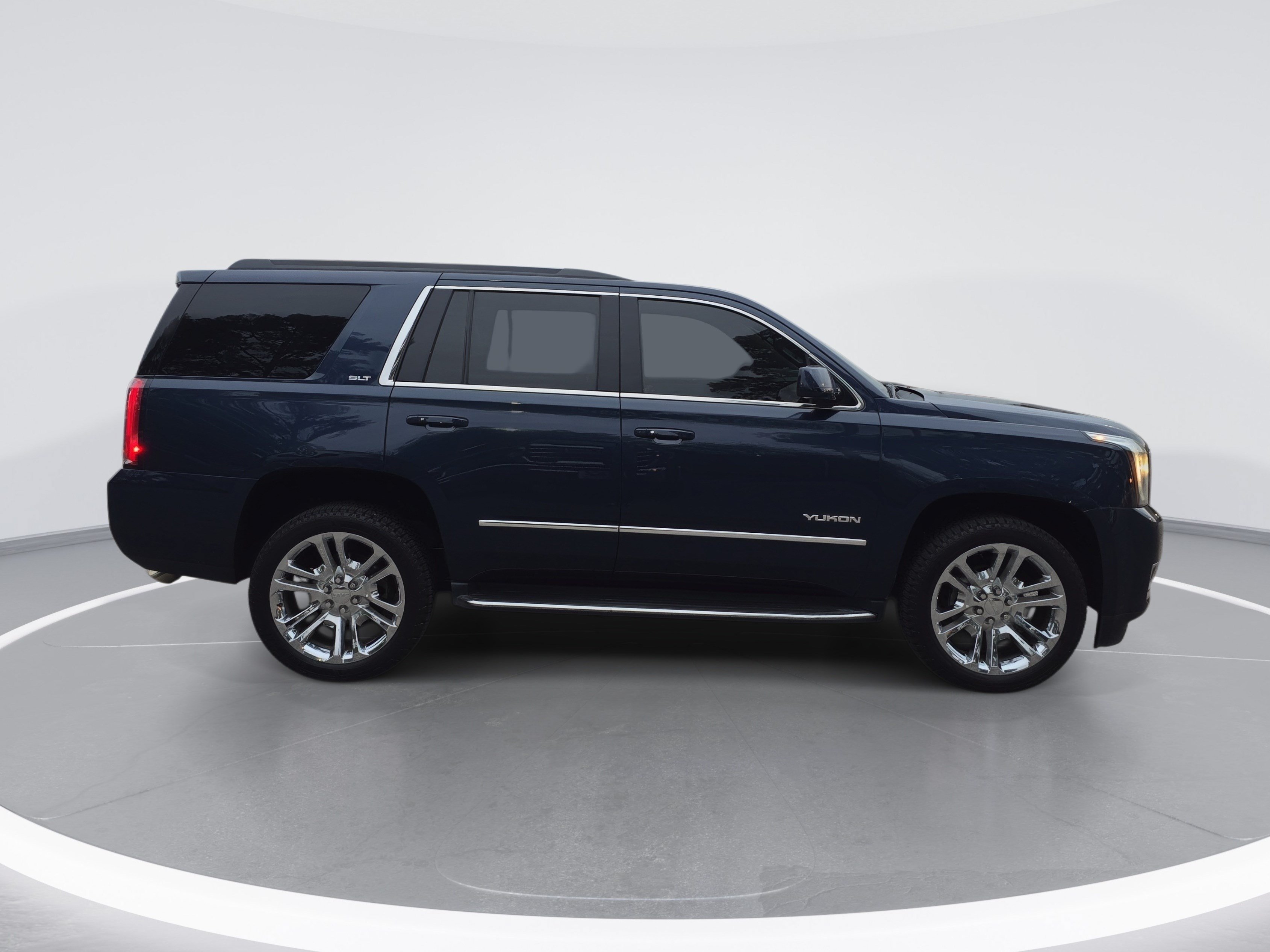 Used 2018 GMC Yukon SLT w/ Premium Edition AWD/4WD image 2