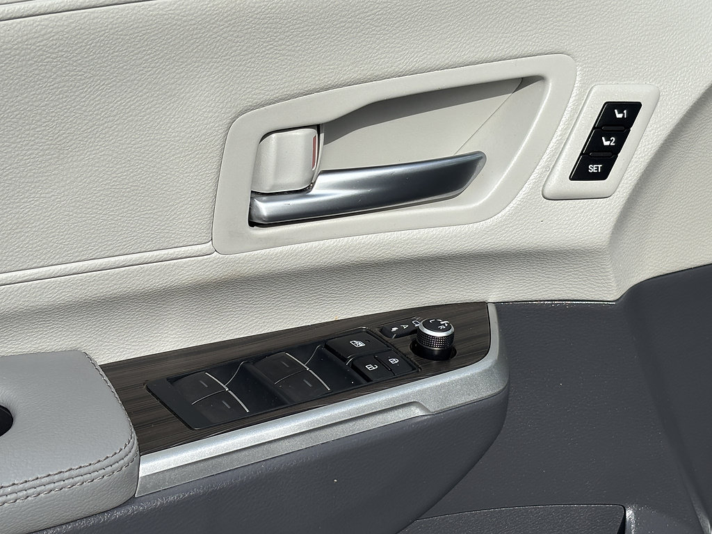 Certified 2023 Toyota Sienna Limited FWD image 46