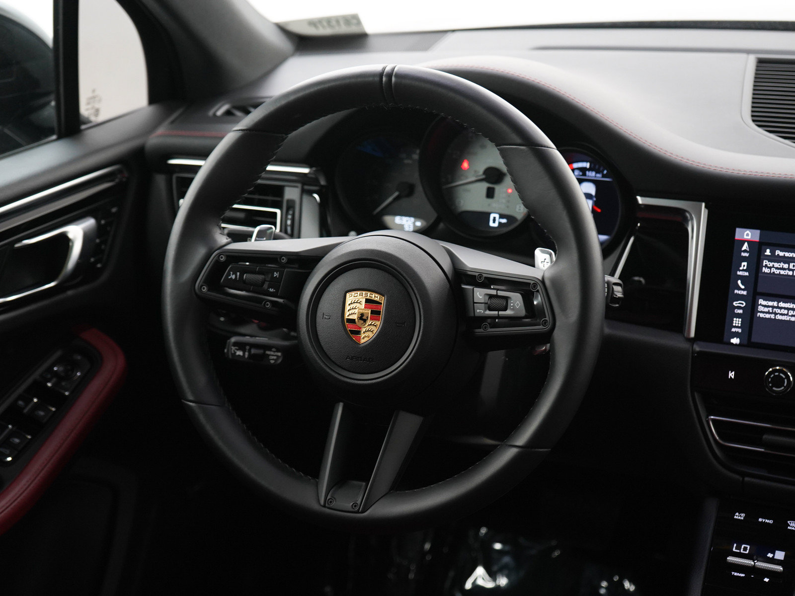 Used 2024 Porsche Macan S AWD/4WD image 14