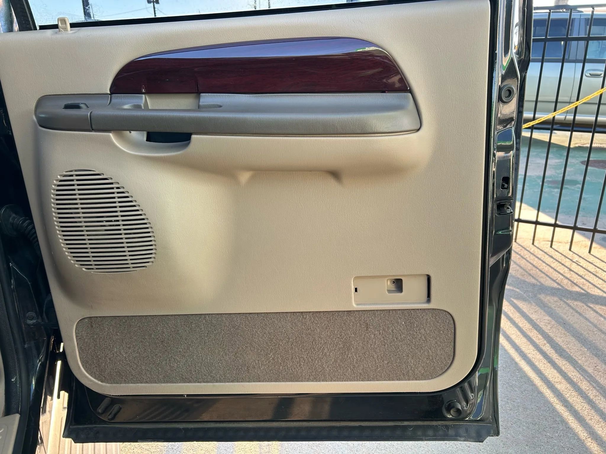 Used 2003 Ford Excursion Eddie Bauer image 16