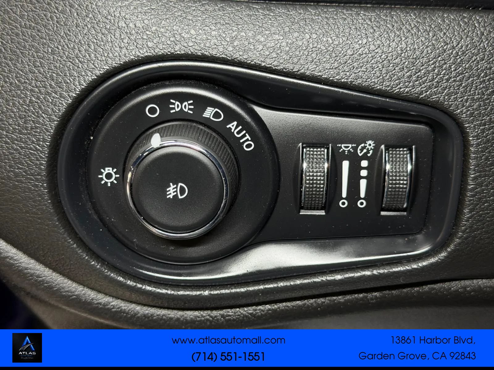 Used 2017 Jeep Renegade Altitude FWD image 21