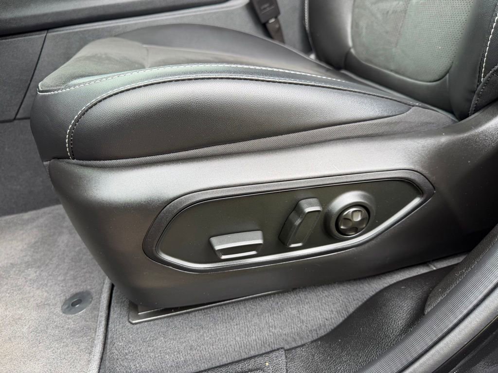 Used 2025 Jeep Grand Cherokee L Altitude AWD/4WD image 13