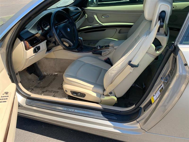 Used 2009 BMW 335i Convertible image 28